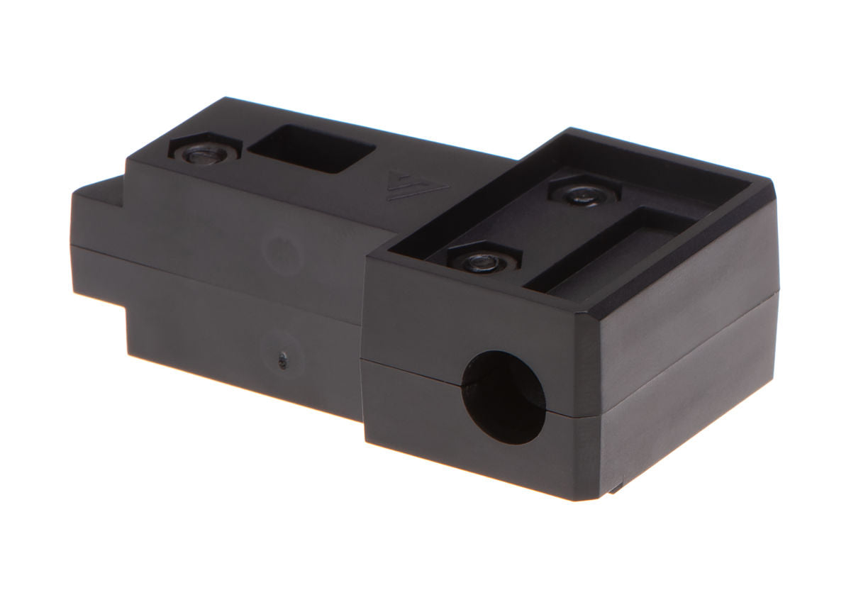 Airtech Studios Universal Adapter montiert