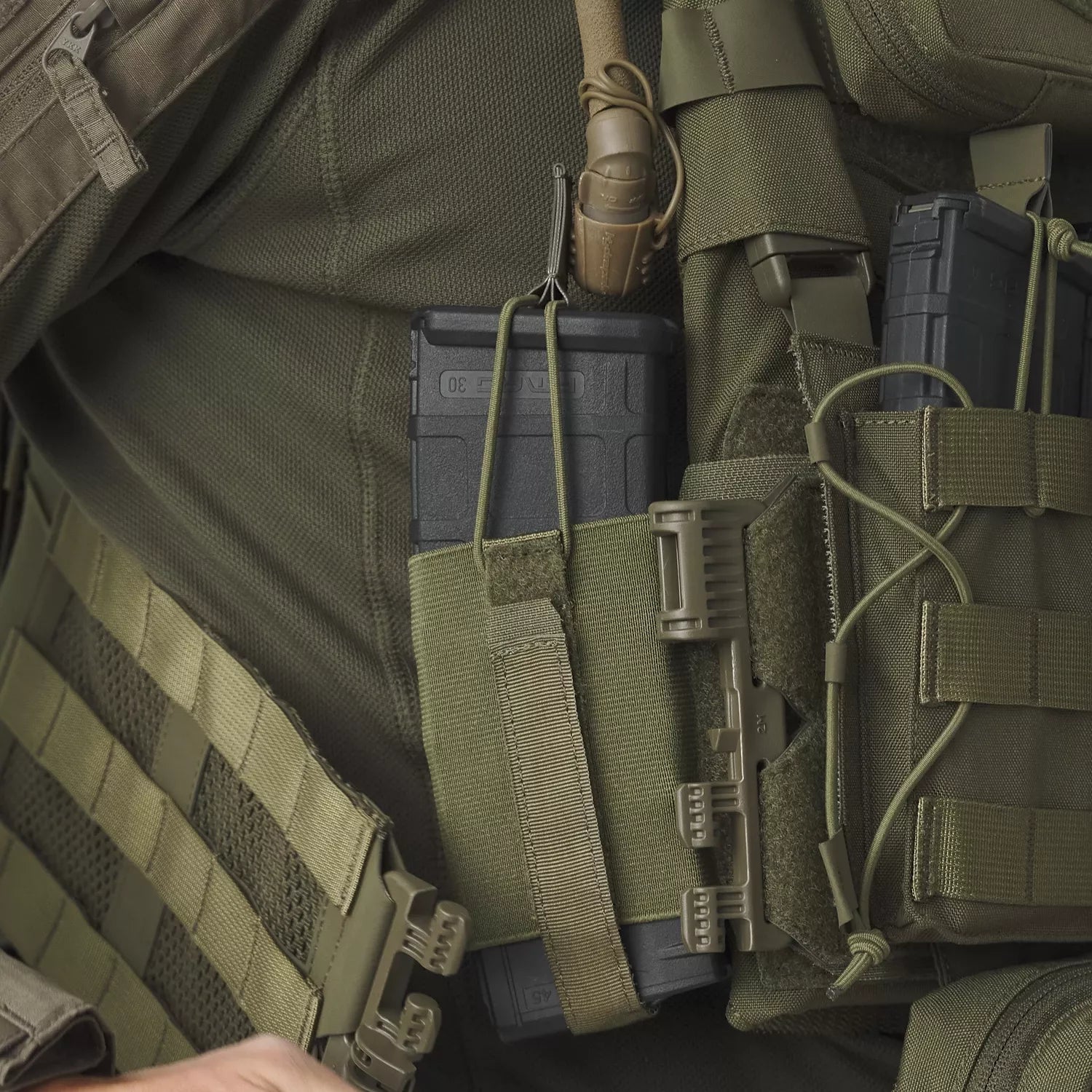 Universal Pouch Olive Green Detail Befestigung