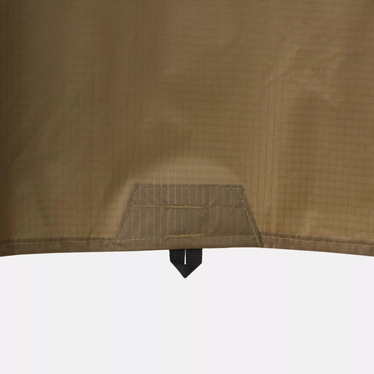 Lightweight Poncho Coyote getragen Detail