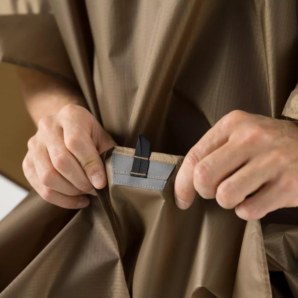Lightweight Poncho Earth Brown Detail Innenseite