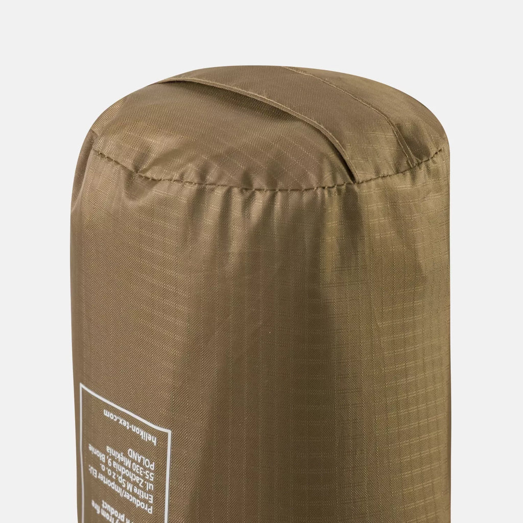Lightweight Poncho Earth Brown getragen